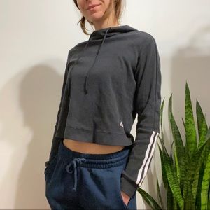 Cropped adidas top